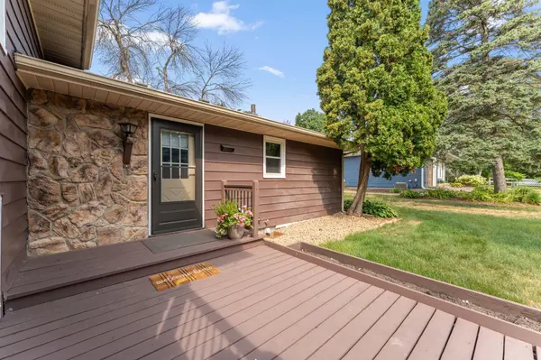 2930 Bay ST, Wayzata, MN 55391