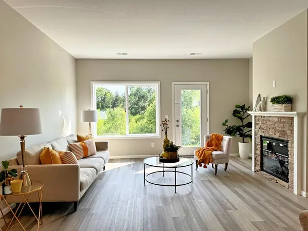 4907 Evergreen DR N, Hugo, MN 55038