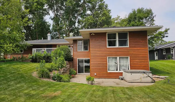 1909 Country Club DR NE, Willmar, MN 56201