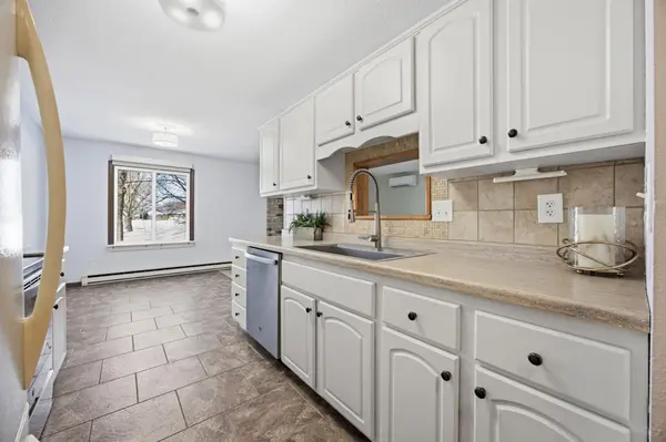 2440 15 ST S #Unit B104, Fargo, ND 58103