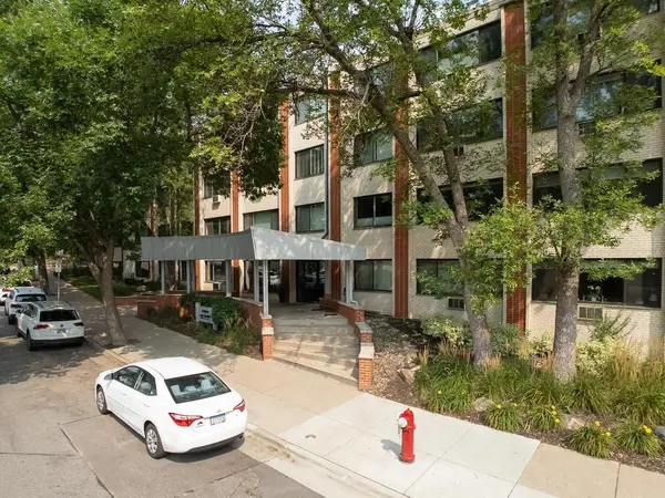 2700 W 44th ST #212, Minneapolis, MN 55410