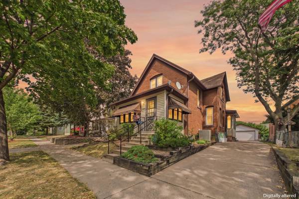 992 Matilda ST, Saint Paul, MN 55117