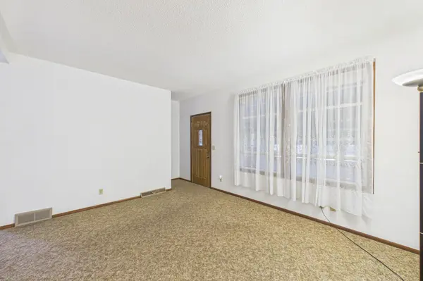 992 Matilda ST, Saint Paul, MN 55117