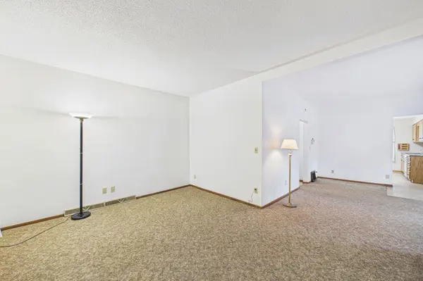992 Matilda ST, Saint Paul, MN 55117