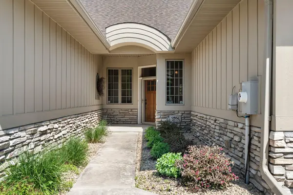 9363 Libby LN, Eden Prairie, MN 55347