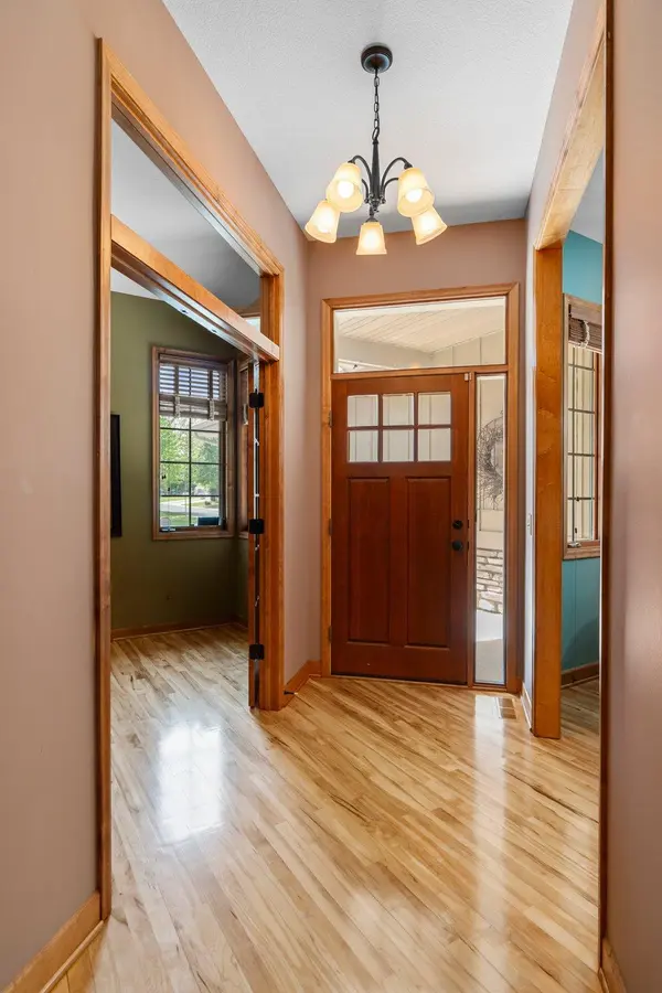 9363 Libby LN, Eden Prairie, MN 55347