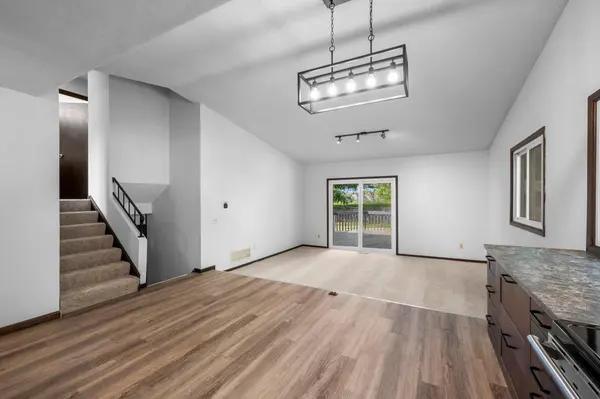 6770 Woodhill TRL, Eden Prairie, MN 55346