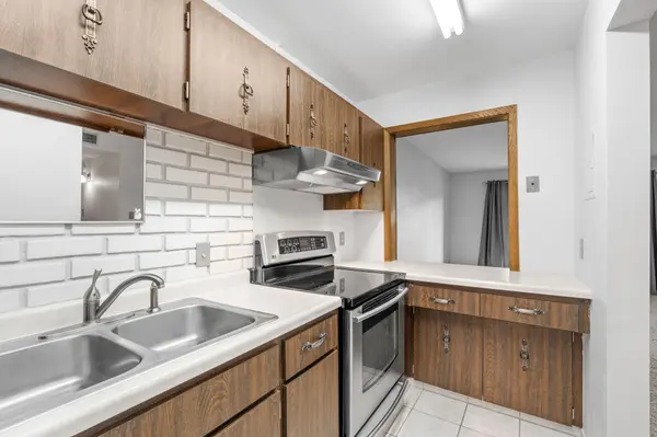 4120 Parklawn AVE #220, Edina, MN 55435