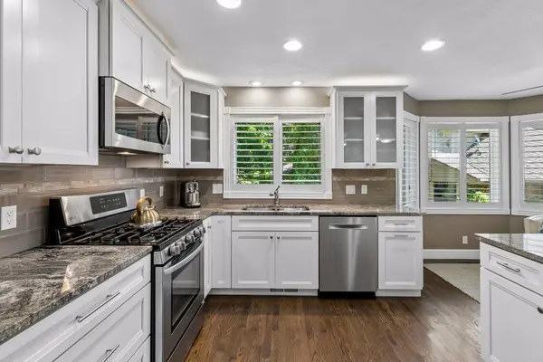 1159 Hollybrook DR, Wayzata, MN 55391