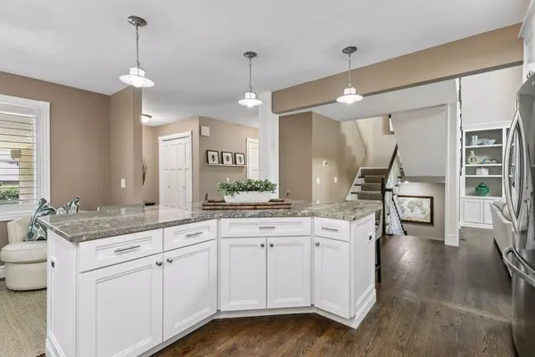 1159 Hollybrook DR, Wayzata, MN 55391