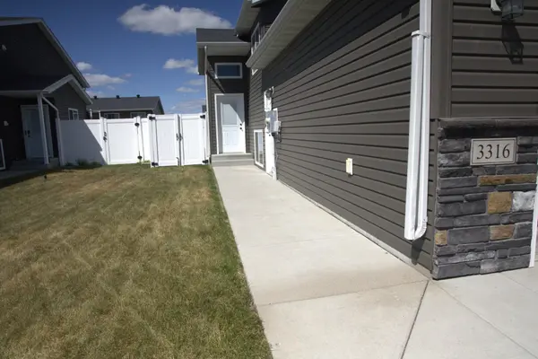 3316 MAPLE LEAF LOOP S, Fargo, ND 58104