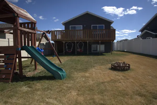 3316 MAPLE LEAF LOOP S, Fargo, ND 58104