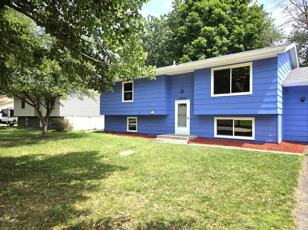 13316 Valley Forge LN N, Champlin, MN 55316