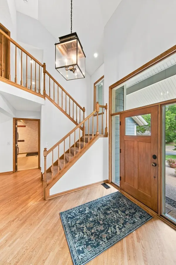 10340 Summer PL, Eden Prairie, MN 55347
