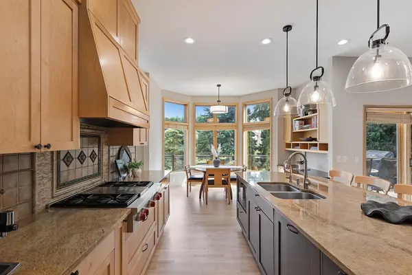 7602 S Bay CIR, Bloomington, MN 55438
