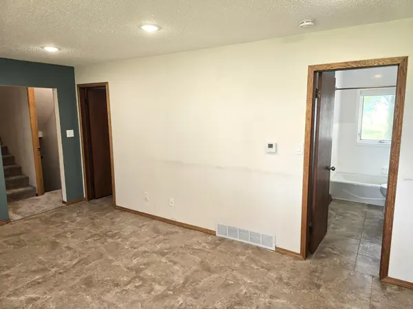 60247 State Highway 19, Winthrop, MN 55396