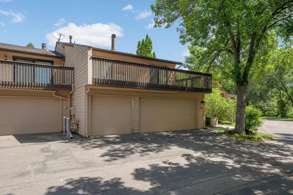 132 W Eagle Lake DR, Maple Grove, MN 55369