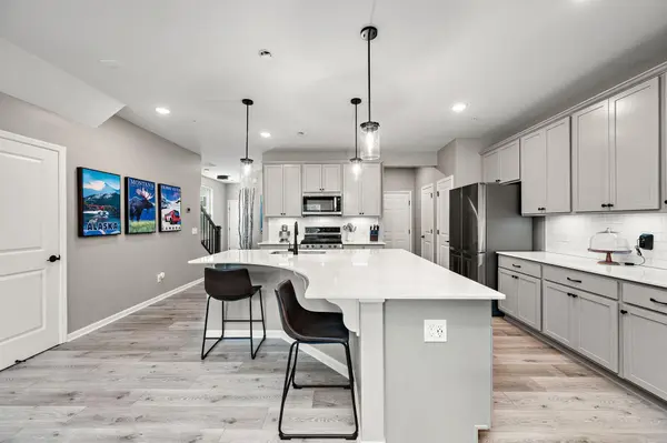 4864 Avery CT, Eagan, MN 55123
