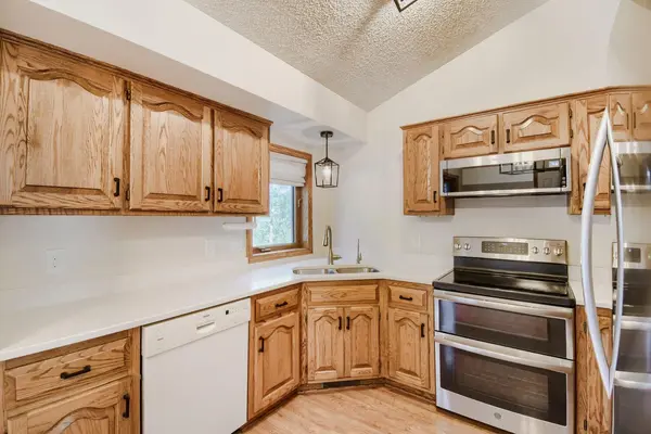4075 Valentine Crest RD, Arden Hills, MN 55112