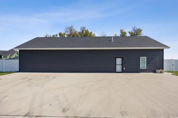 5881 31st ST S, Fargo, ND 58104