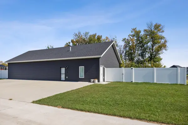 5881 31st ST S, Fargo, ND 58104
