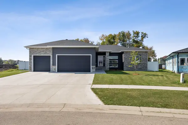 5881 31st ST S, Fargo, ND 58104