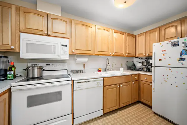 10211 Cedar Lake RD #204, Minnetonka, MN 55305
