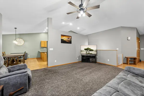 909 Jonathan LN, La Crescent, MN 55947