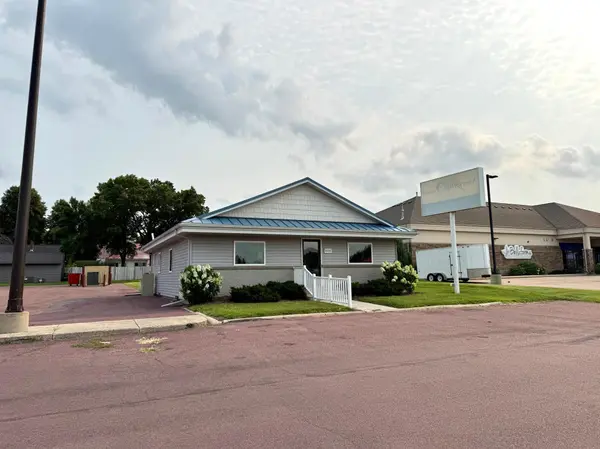 1030 E Bridge ST, Redwood Falls, MN 56283