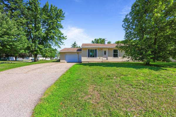 421 W Ash ST, Saint Joseph, MN 56374