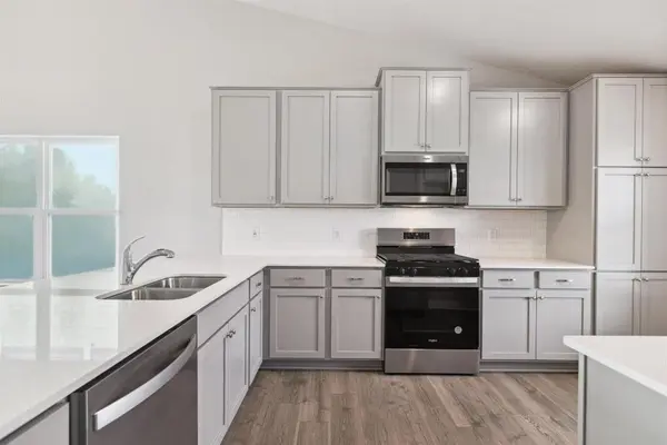 1649 Shasta DR, Shakopee, MN 55379
