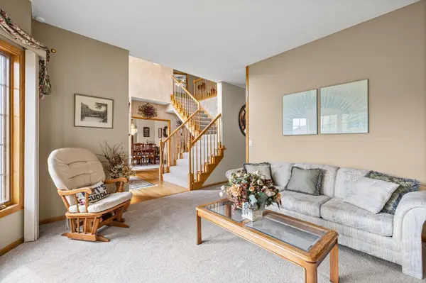 12101 Jasper LN, Eden Prairie, MN 55347