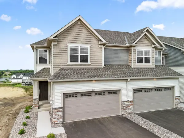 221 Huntington DR, Waconia, MN 55387