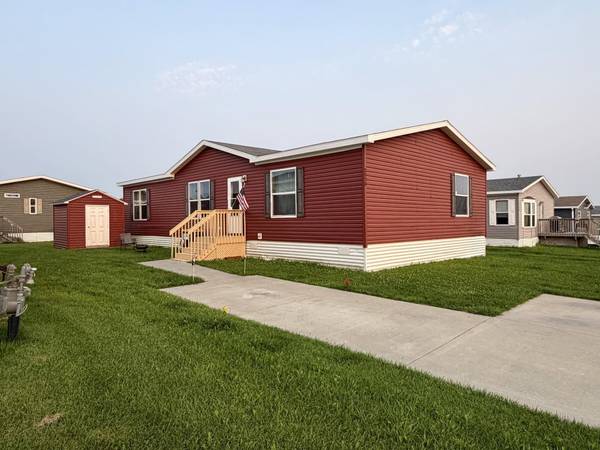 2020 Peregrine PL NW, Stewartville, MN 55976