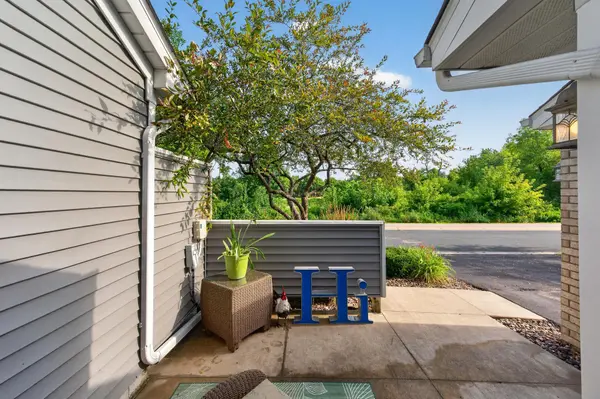 493 Marshland TRL, Chanhassen, MN 55317