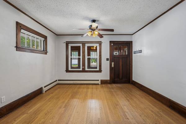 1006 Earl ST, Saint Paul, MN 55106
