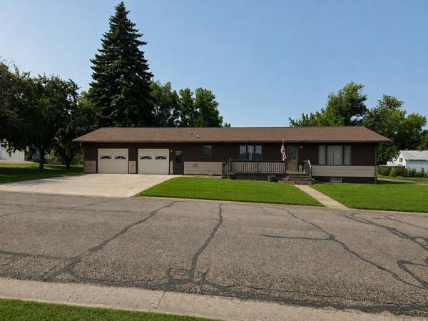 121 & 407 4th & 2nd Street AVE, Milnor, ND 58060