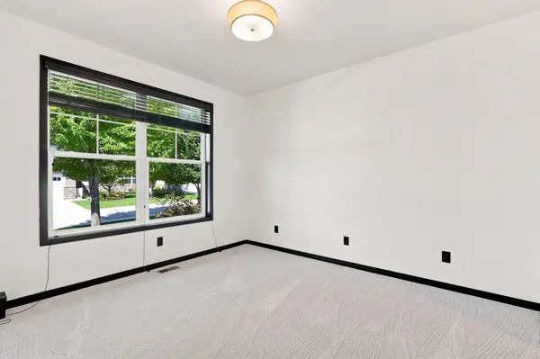 8652 Lake Riley DR, Chanhassen, MN 55317