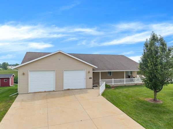 900 Courtney DR, Caledonia, MN 55921