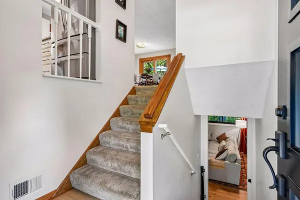 15081 Summerhill DR, Eden Prairie, MN 55346