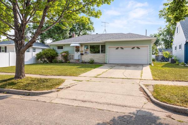 1236 15 1/2 ST N, Moorhead, MN 56560