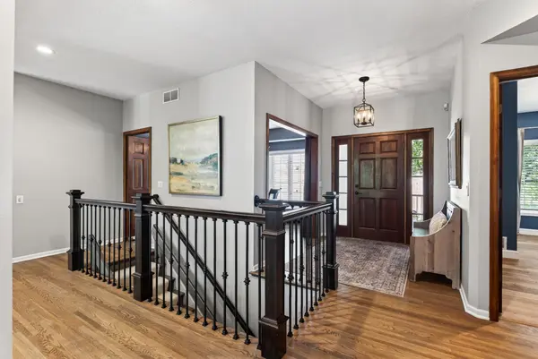 506 Hawthorne Woods DR, Eagan, MN 55123