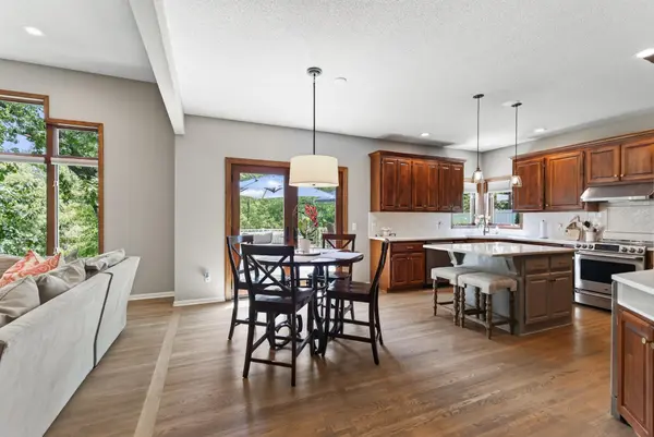 506 Hawthorne Woods DR, Eagan, MN 55123