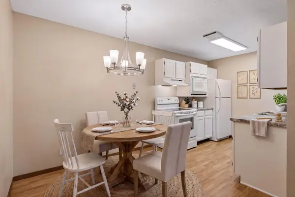 4 Pine Tree DR #215, Arden Hills, MN 55112