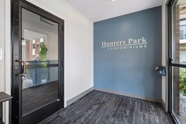 4 Pine Tree DR #215, Arden Hills, MN 55112