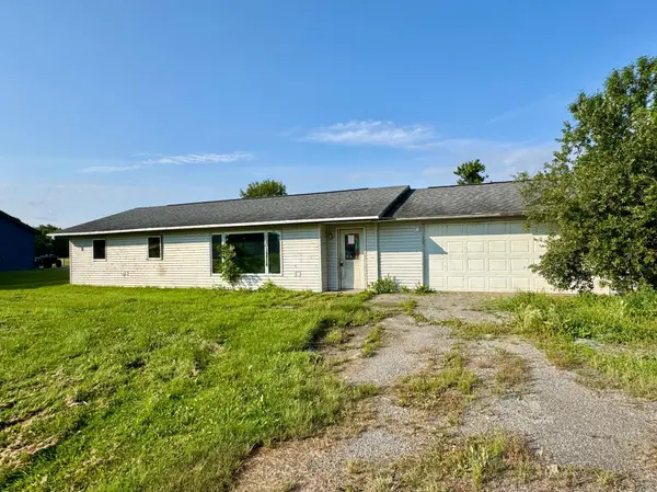 233 Oak RD, Warroad, MN 56763