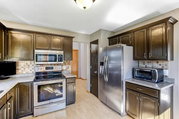 5506 W 137th ST, Savage, MN 55378