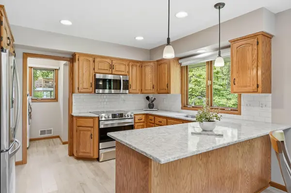 813 Everett DR, Stillwater, MN 55082