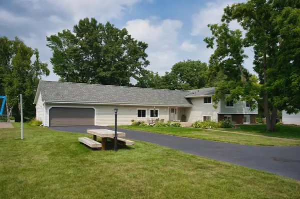8275 College TRL, Inver Grove Heights, MN 55076