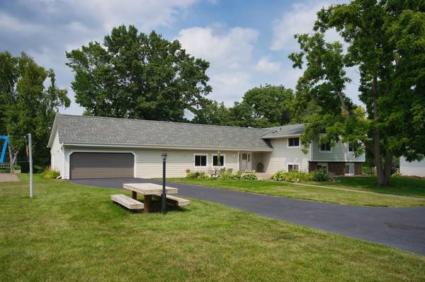 8275 College TRL, Inver Grove Heights, MN 55076